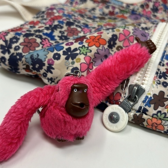 large flowered kipling bag, the bag has many compartments - Picture 2 of 11